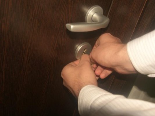 Doi minori, suspectaţi că au spart o locuinţă din Cobadin